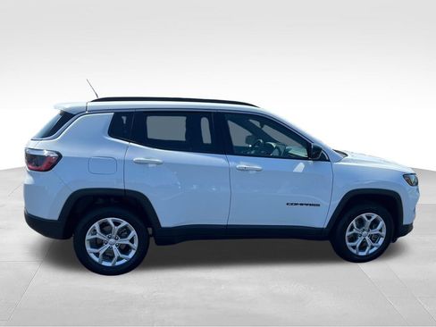 Used 2024 Jeep Compass Latitude AWD/4WD image 6