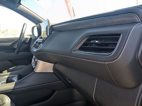 Used 2022 GMC Yukon XL SLT w/ SLT Premium Package image 36