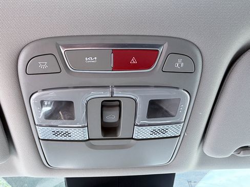 Used 2025 Kia Telluride S AWD/4WD image 17
