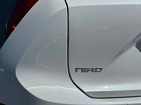 Certified 2023 Kia Niro Wave FWD image 37