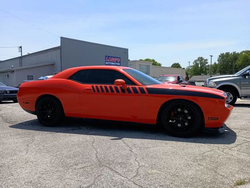 Used 2009 Dodge Challenger R/T RWD image 4