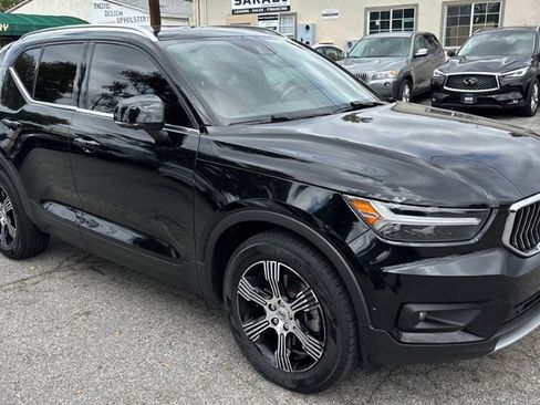 Used 2021 Volvo XC40 T4 Inscription image 3