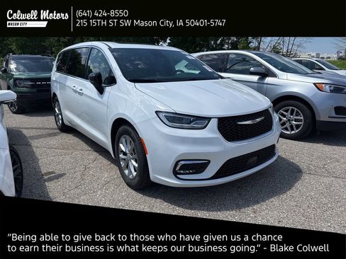Used 2026 Chrysler Pacifica Limited FWD image 1