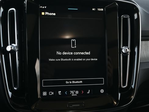 Used 2025 Volvo XC40 B5 Core image 34