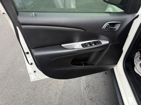 Used 2019 Dodge Journey SE w/ Premium Group image 13