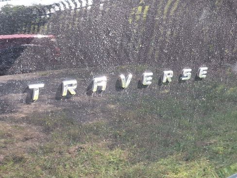 Used 2020 Chevrolet Traverse LT image 9