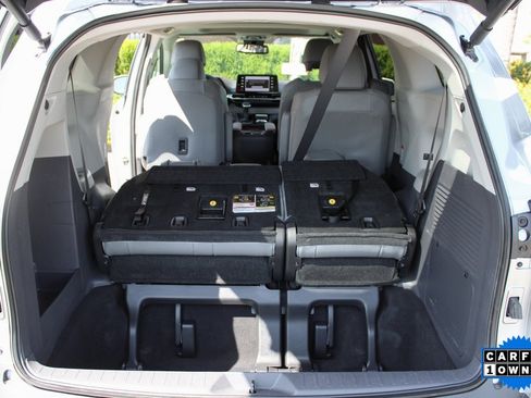 Used 2023 Toyota Sienna XLE image 10