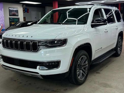 Used 2024 Jeep Wagoneer Series II w/ Flexible Seating Group RWD image 1