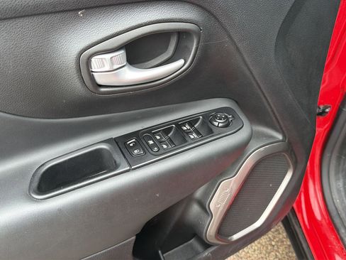 Used 2023 Jeep Renegade Latitude image 11