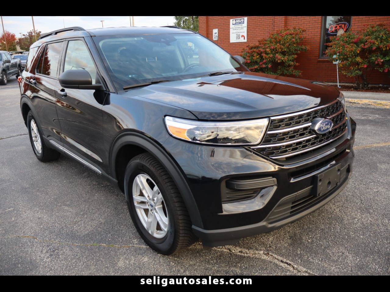 Used 2021 Ford Explorer XLT AWD/4WD image 1