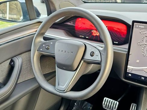 Used 2024 Tesla Model X Base image 28