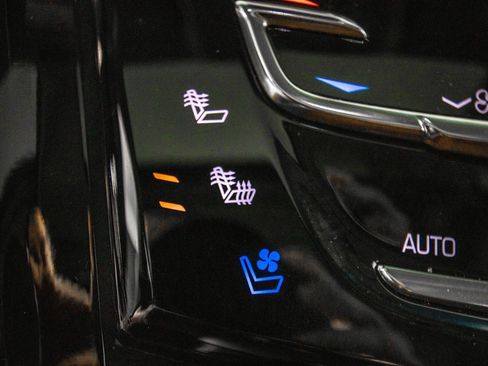 Used 2018 Cadillac Escalade ESV Premium Luxury image 28