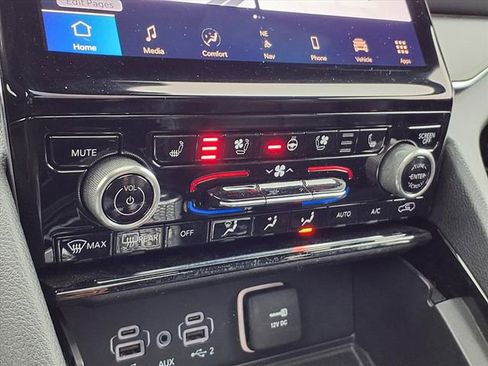 Used 2022 Jeep Grand Cherokee Overland w/ Advanced Protech Group III image 14