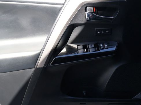 Used 2018 Toyota RAV4 Limited AWD/4WD image 12