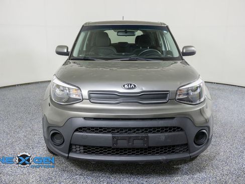 Used 2018 Kia Soul FWD image 2