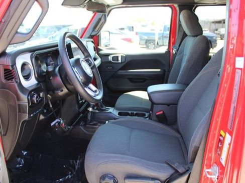 Used 2024 Jeep Wrangler Unlimited Sahara AWD/4WD image 38