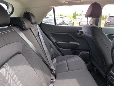 Used 2025 Hyundai Venue SEL FWD image 29