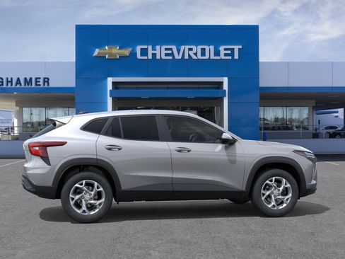New 2026 Chevrolet Trax LS w/ LS Convenience Package FWD image 29