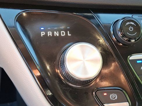 Certified 2023 Chrysler Pacifica Touring-L FWD image 15