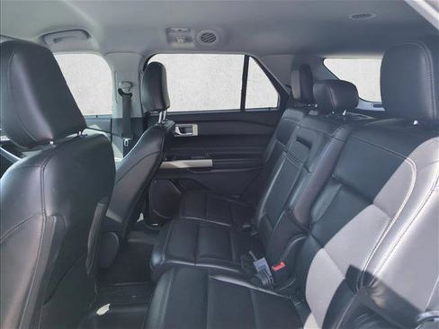 Used 2021 Ford Explorer XLT w/ Equipment Group 202A RWD image 15