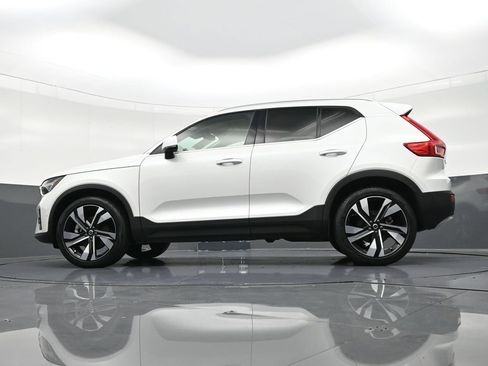 Used 2023 Volvo XC40 B4 Plus w/ Climate Package image 28