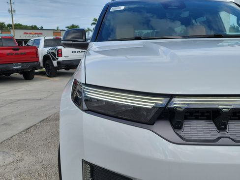 New 2026 Jeep Grand Wagoneer Summit AWD/4WD image 7
