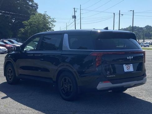 New 2025 Kia Carnival FWD image 4