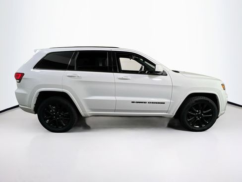 Used 2022 Jeep Grand Cherokee Laredo X image 4