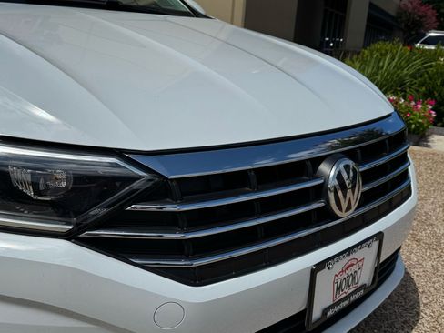 Used 2020 Volkswagen Jetta SEL image 2