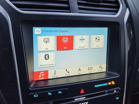 Used 2018 Ford Explorer Platinum image 27