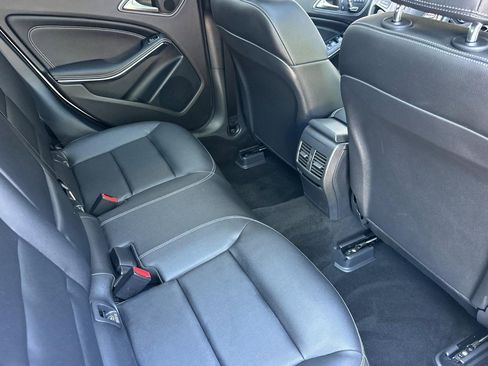 Used 2020 Mercedes-Benz GLA 250 4MATIC image 29