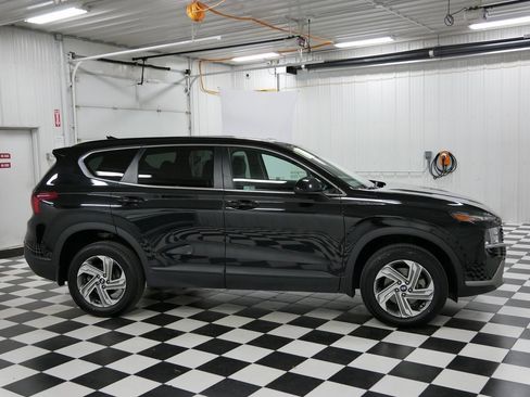 Used 2022 Hyundai Santa Fe SE image 2