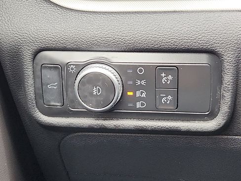 Used 2020 Ford Explorer XLT w/ Equipment Group 202A AWD/4WD image 24