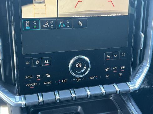 Used 2025 GMC Acadia Elevation image 18