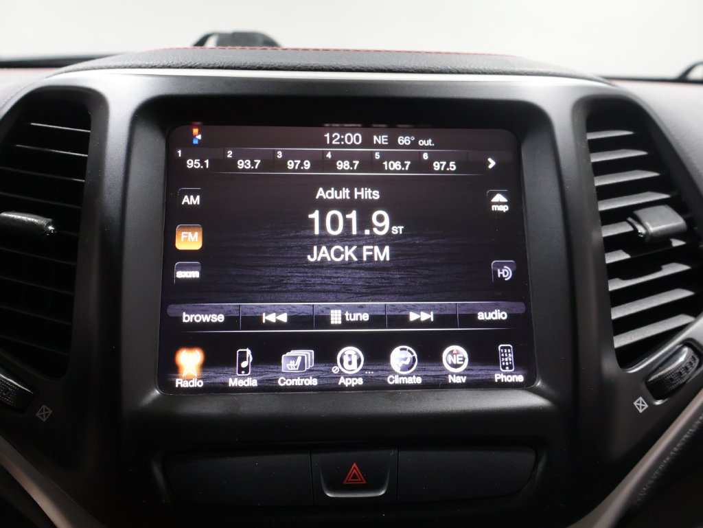 Used 2016 Jeep Cherokee Trailhawk w/ Cold Weather Group AWD/4WD image 24