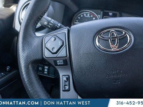 Used 2022 Toyota Tacoma TRD Off-Road image 11