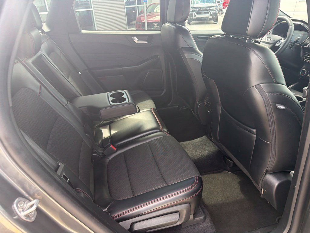 Used 2025 Ford Escape ST-Line Select AWD/4WD image 35