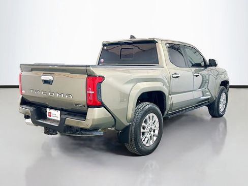 Used 2025 Toyota Tacoma Limited AWD/4WD image 4