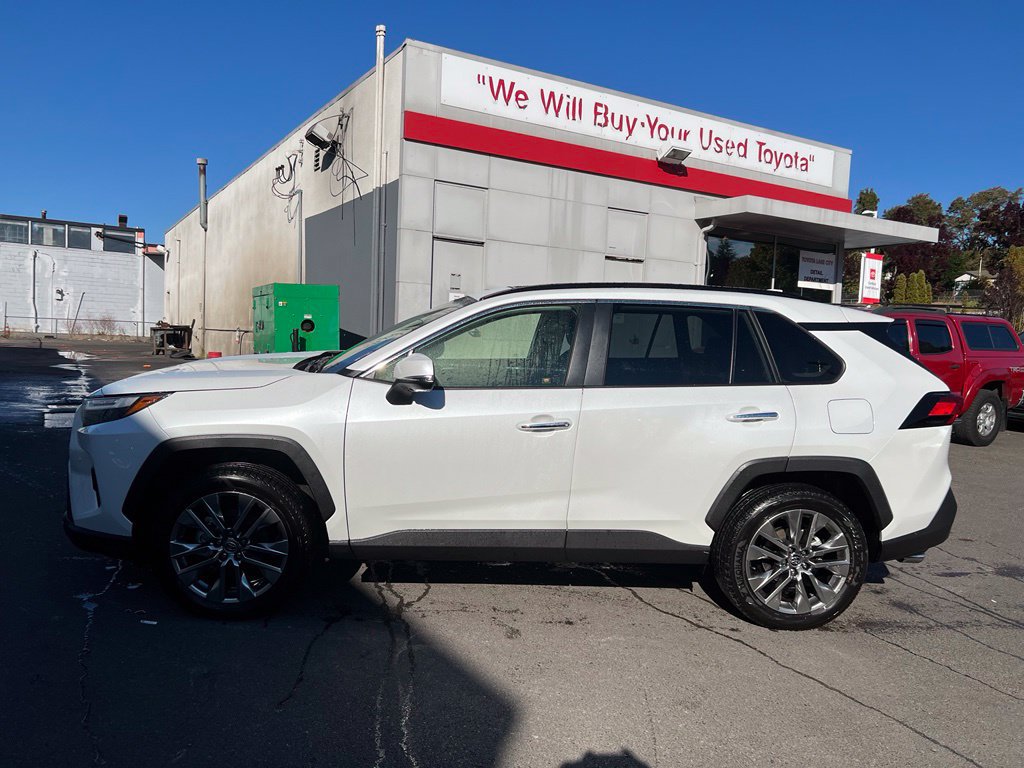 Used 2025 Toyota RAV4 Limited w/ Advanced Technology Package AWD/4WD image 7
