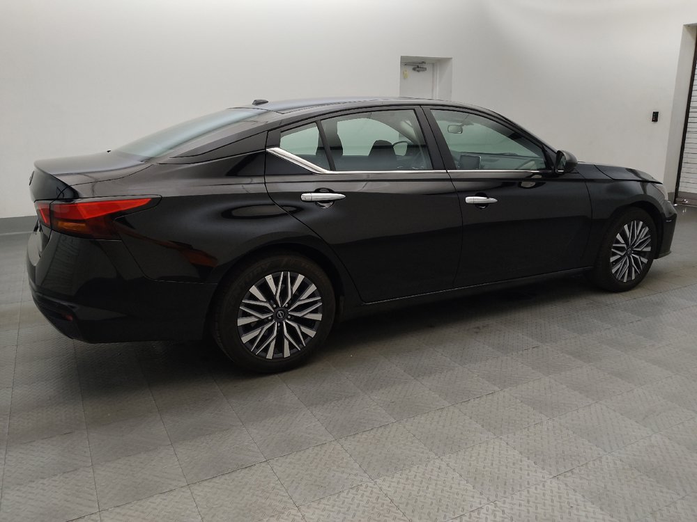 Used 2025 Nissan Altima 2.5 SV FWD image 10
