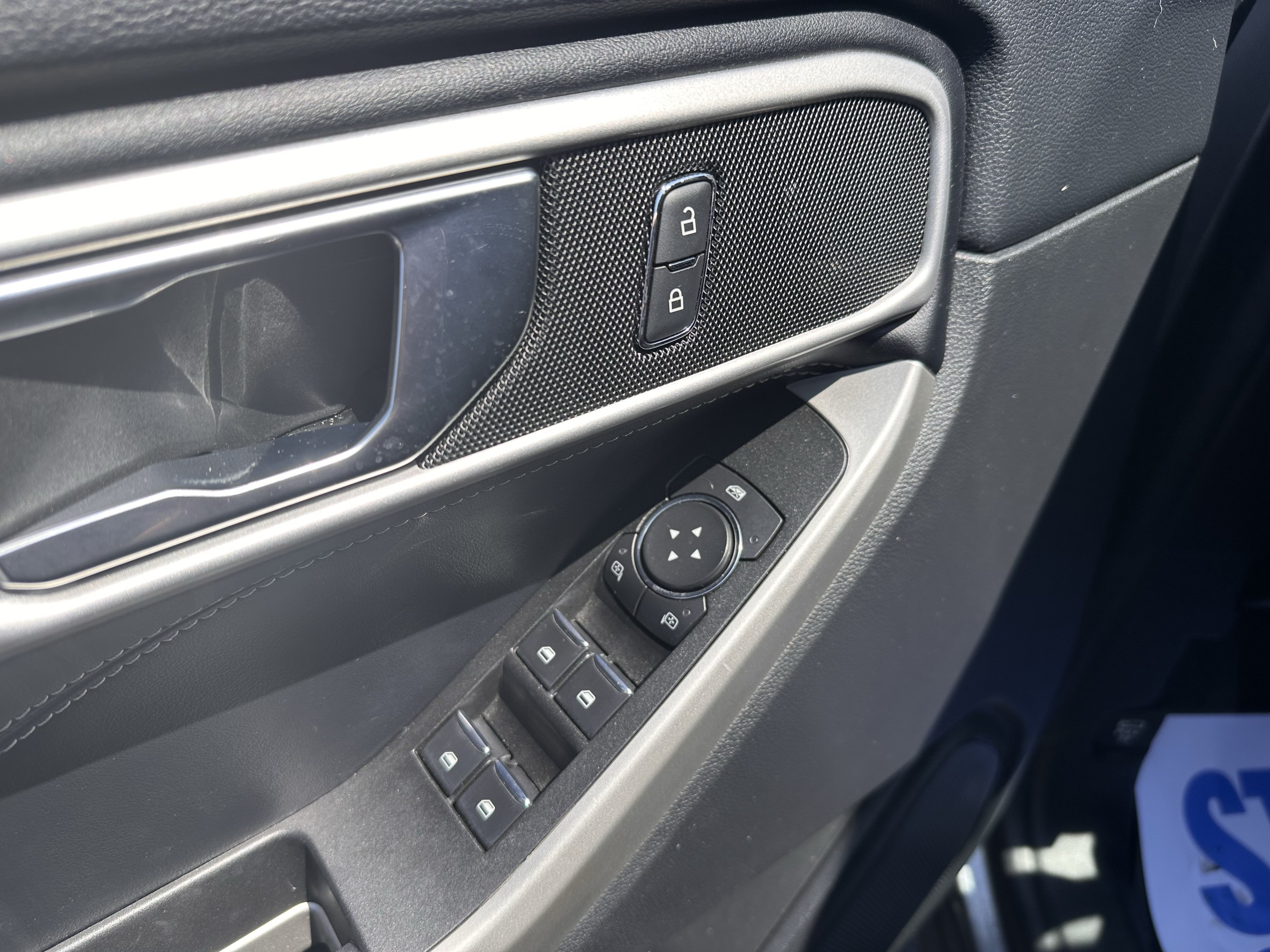Used 2022 Ford Explorer XLT AWD/4WD image 18