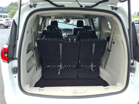 Used 2024 Chrysler Pacifica Touring-L FWD image 15