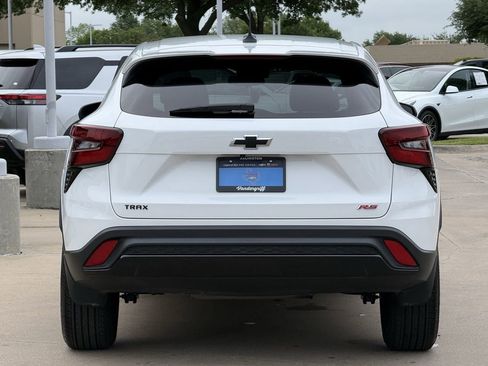 Certified 2025 Chevrolet Trax RS w/ Sunroof Package FWD image 5