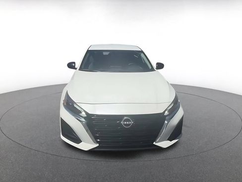 Used 2025 Nissan Altima 2.5 SV FWD image 4