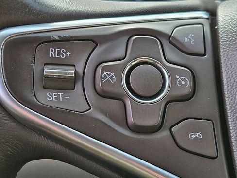 Used 2015 Buick Regal image 16