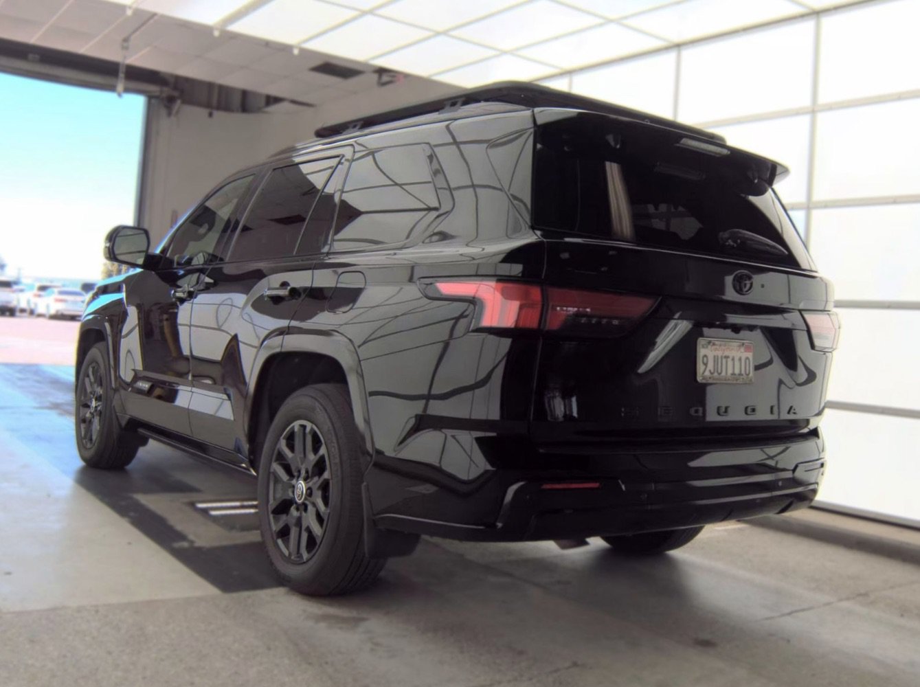Used 2024 Toyota Sequoia Platinum AWD/4WD image 6