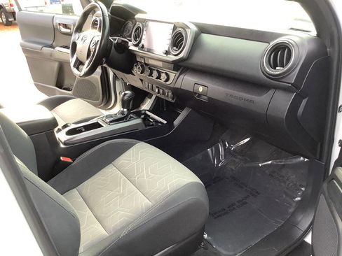 Used 2022 Toyota Tacoma TRD Off-Road image 35