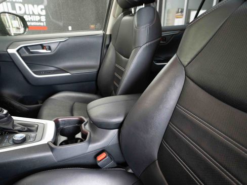 Used 2020 Toyota RAV4 Limited AWD/4WD image 10