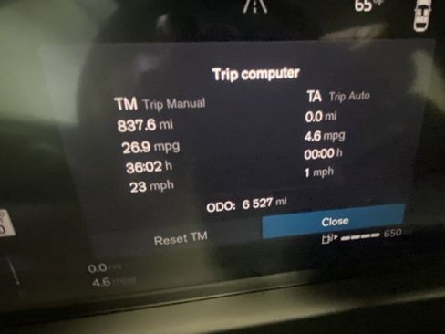 Used 2025 Volvo XC40 B5 Plus image 17