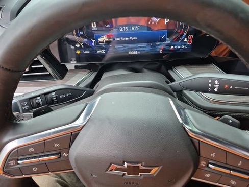 Used 2025 Chevrolet Tahoe Z71 w/ Comfort Package AWD/4WD image 23